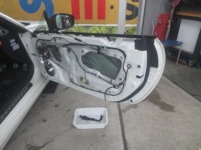 Ｆ様ＢＲＺ、スタビブーツ破れとカムセンサーからのオイル滲み修理にドアチェックの交換などなど。