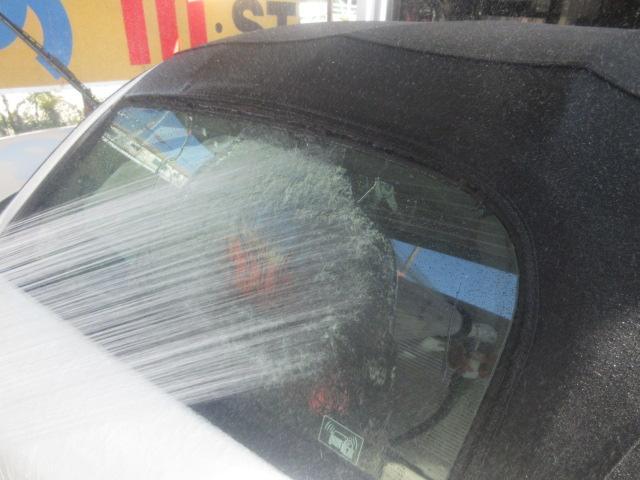 ガラスの油膜取りやガラス撥水剤ってのを始めてちゃんと使ってみました。