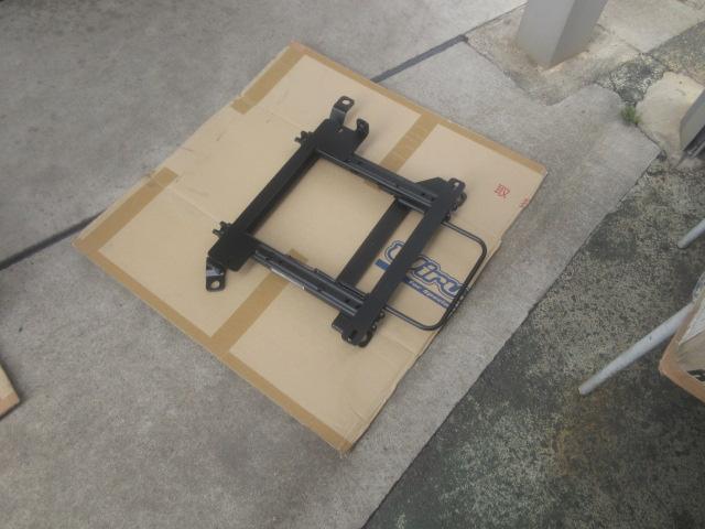 Ｙ様ＣＴ９Ａランエボ８、ローポジシートレールへ交換です。