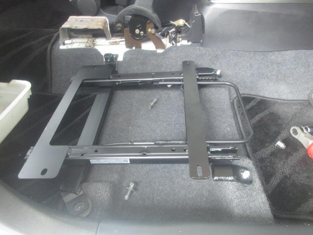 Ｙ様ＣＴ９Ａランエボ８、ローポジシートレールへ交換です。