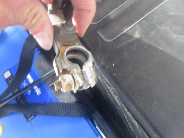 Ｉ様ＲＸ－８バッテリー上がりで入庫です。