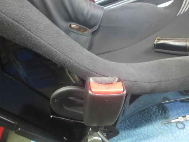 Ｓ様Ｌ８８０Ｋコペン、レカロシートの取り付け修正でベルトバックルもやり直しておきます。