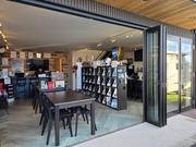 おしゃれな店内でゆっくりご商談ください。