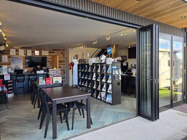 おしゃれな店内でゆっくりご商談ください。