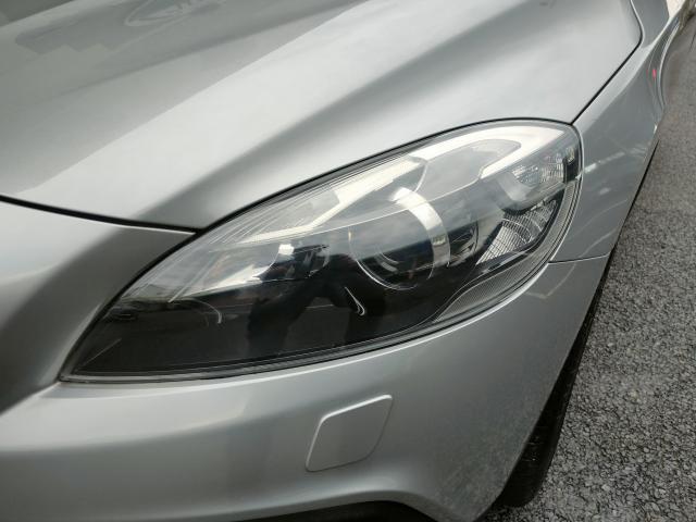 ボルボ V40 ヘッドライトクリーニング