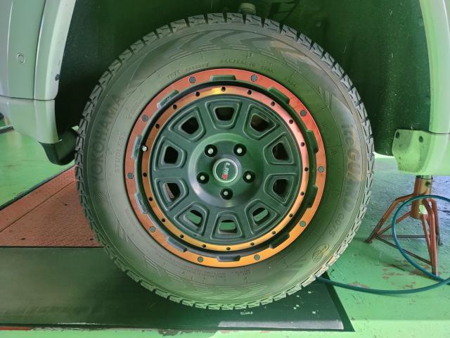 クライスラー・ジープ　ジープ・グランドチェロキー　スタッドレスタイヤ交換