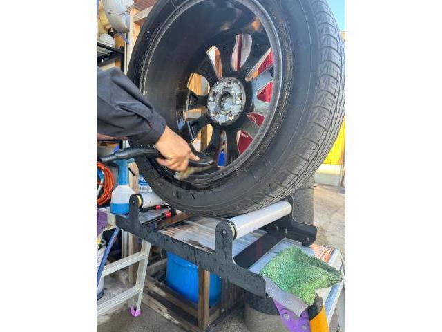 タイヤ預かり保管前作業風景