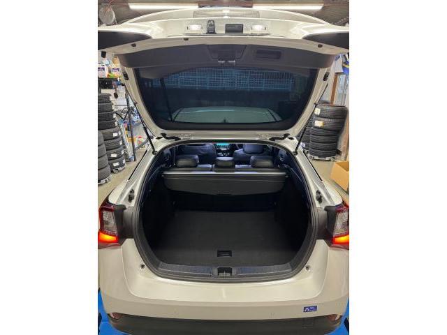 トヨタ プリウス 中古車販売