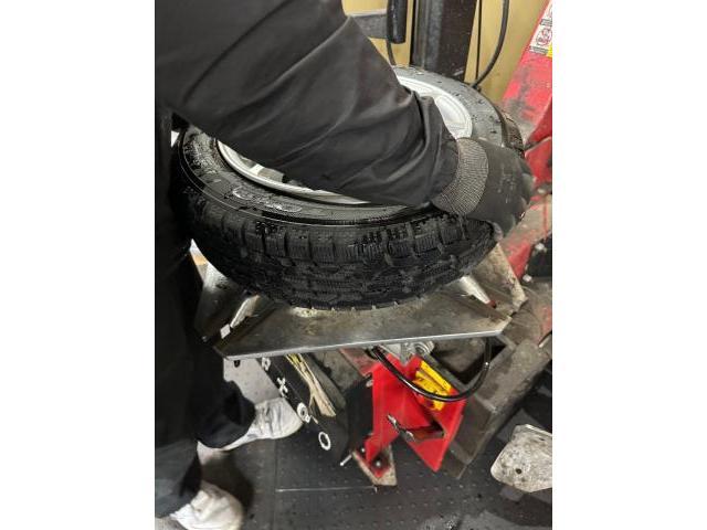 車種不明 タイヤ交換