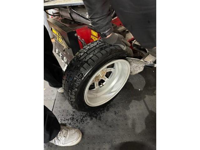 車種不明 タイヤ交換