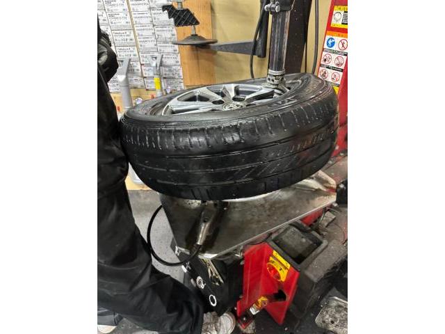 トヨタ エスクァイア タイヤ交換