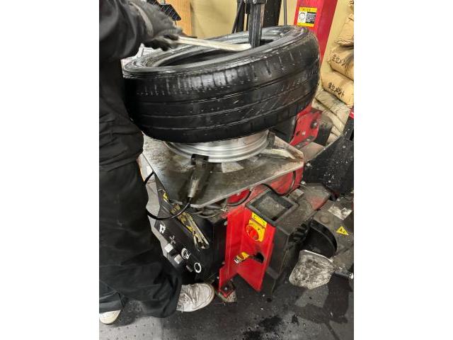 トヨタ エスクァイア タイヤ交換
