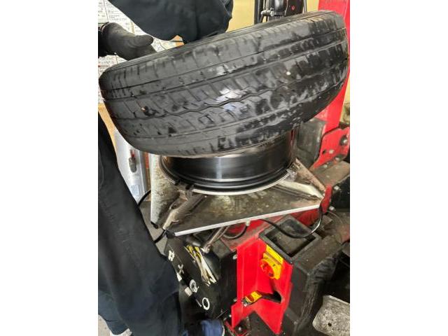 車種不明 持込タイヤ交換