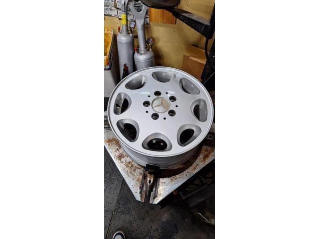 メルセデスベンツ　E320 　タイヤ交換