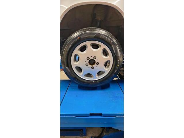 メルセデスベンツ　E320 　タイヤ交換