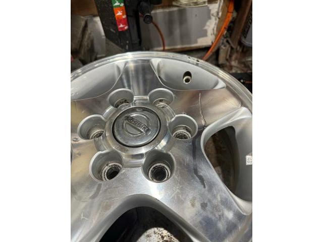 車種不明 持込タイヤ交換
