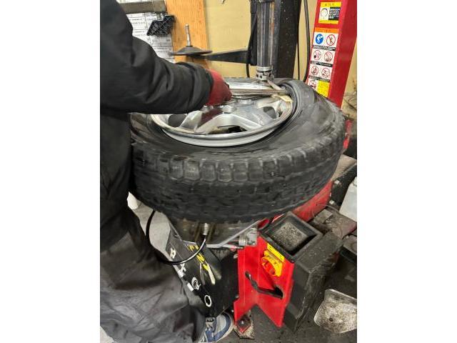 車種不明 持込タイヤ交換
