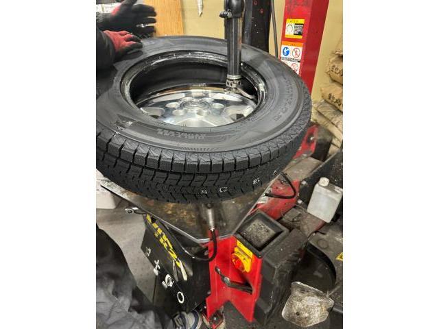 車種不明 持込タイヤ交換
