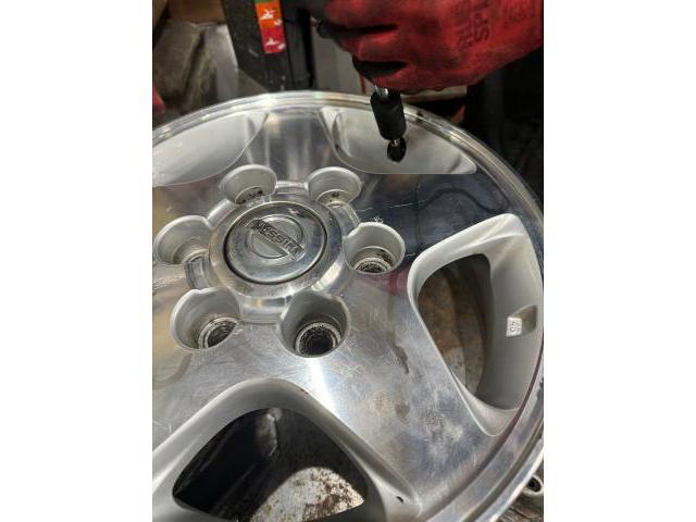 車種不明 持込タイヤ交換
