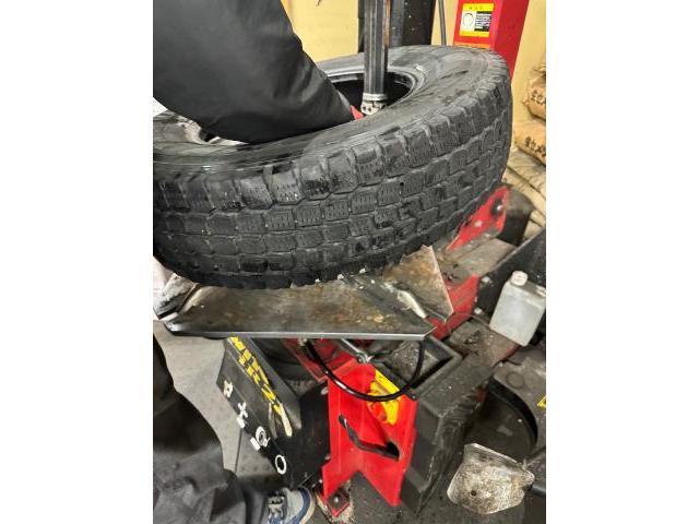 車種不明 持込タイヤ交換
