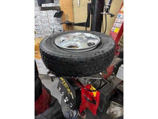 車種不明 持込タイヤ交換
