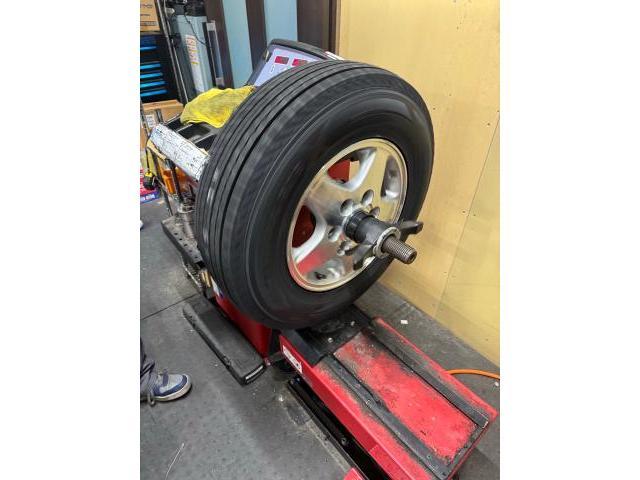 車種不明 持込タイヤ交換
