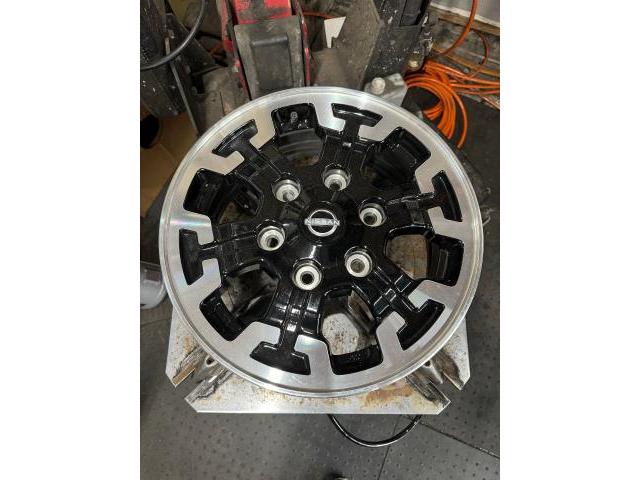 日産 キャラバン タイヤ交換