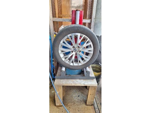 フォルクスワーゲン　シャラン　タイヤ交換