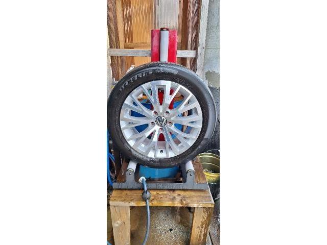 フォルクスワーゲン　シャラン　タイヤ交換