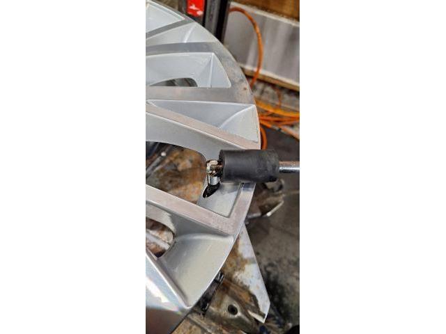 フォルクスワーゲン　シャラン　タイヤ交換