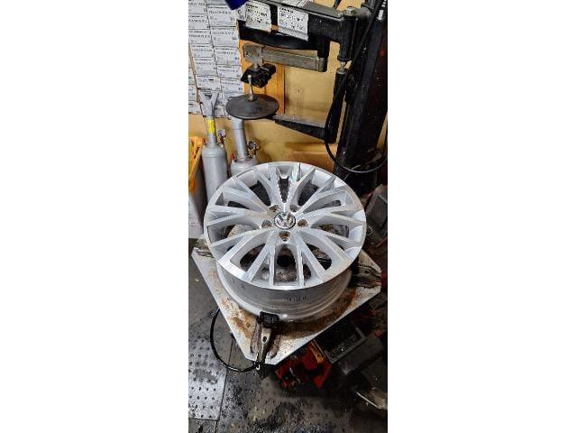 フォルクスワーゲン　シャラン　タイヤ交換