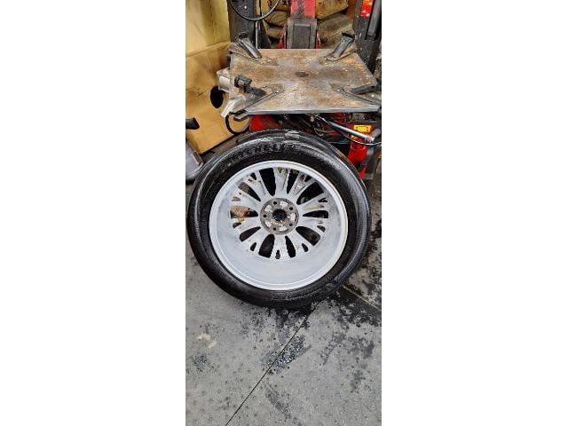 フォルクスワーゲン　シャラン　タイヤ交換