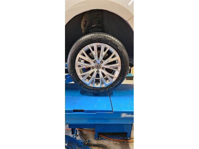 フォルクスワーゲン　シャラン　タイヤ交換