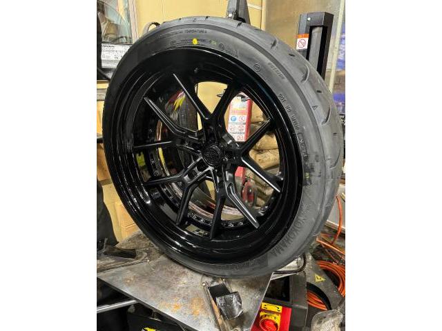 車種不明  持込タイヤ交換