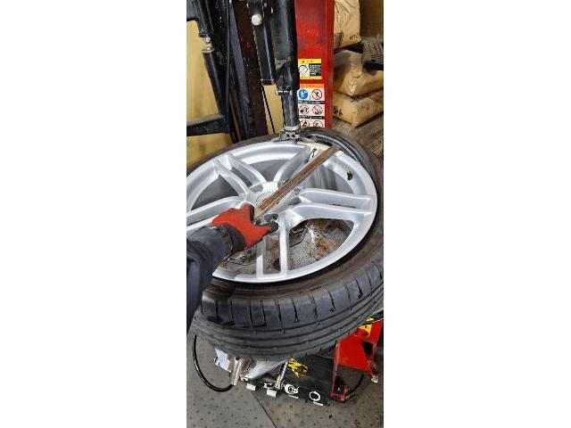 ポルシェ911　タイヤ交換