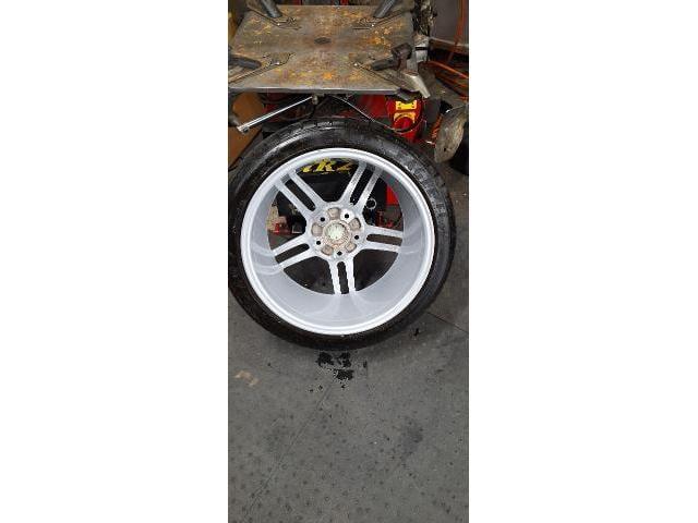 ポルシェ911　タイヤ交換