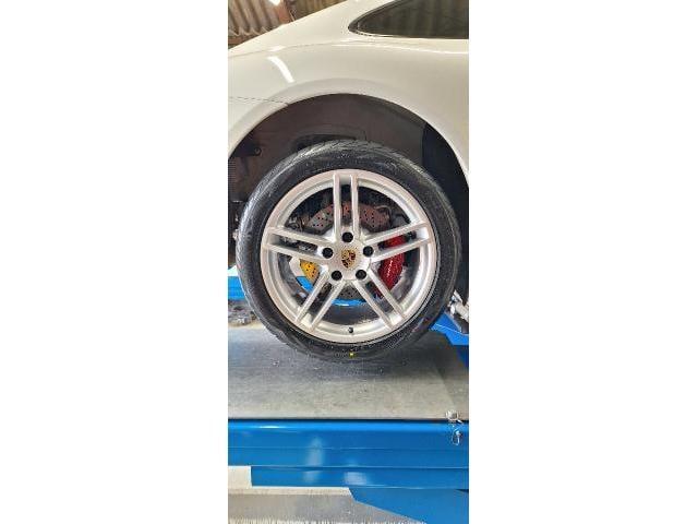 ポルシェ911　タイヤ交換