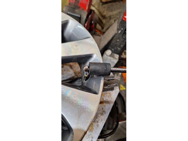 三菱　ekカスタム　タイヤ交換