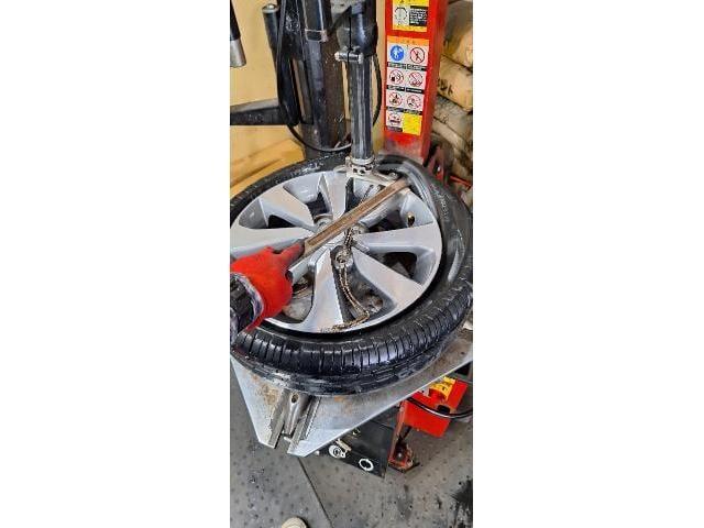 三菱　ekカスタム　タイヤ交換