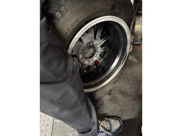 トヨタ ランドクルーザープラド タイヤ交換