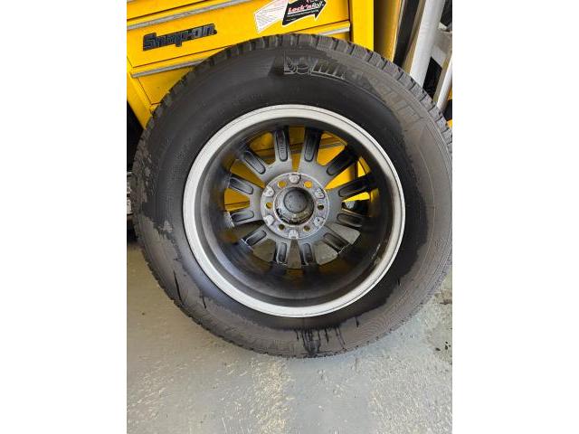 トヨタ ランドクルーザープラド タイヤ交換