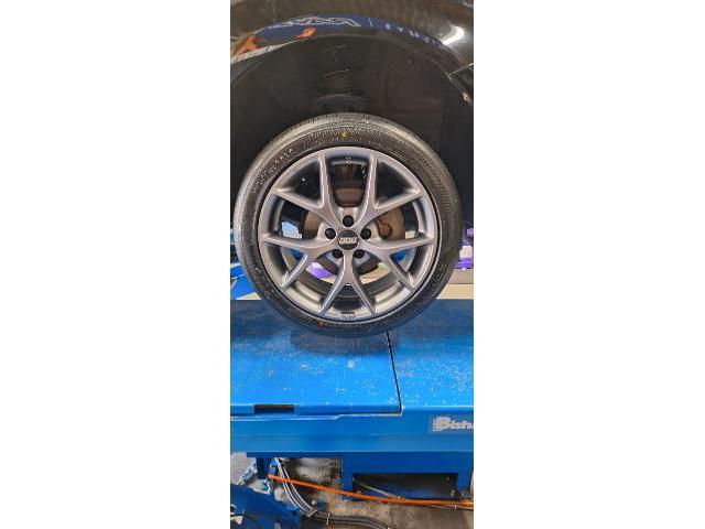 トヨタ プリウス 新品ホイールセット アライメント調整