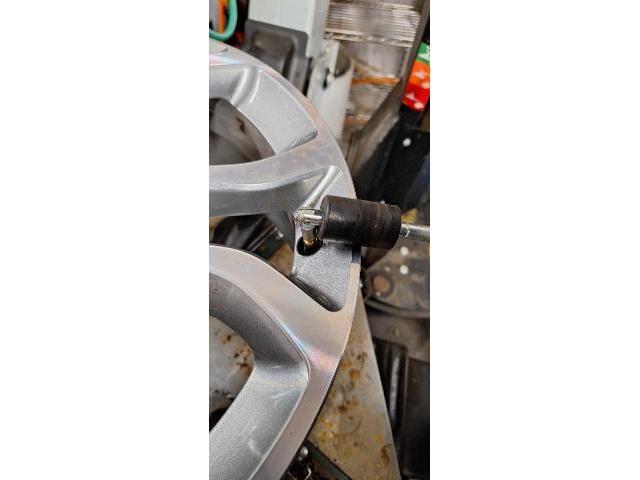 メルセデス・ベンツ Cクラス　タイヤ交換