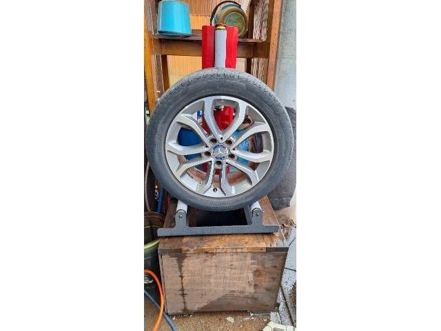 メルセデス・ベンツ Cクラス　タイヤ交換