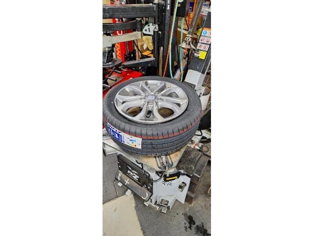 メルセデス・ベンツ Cクラス　タイヤ交換