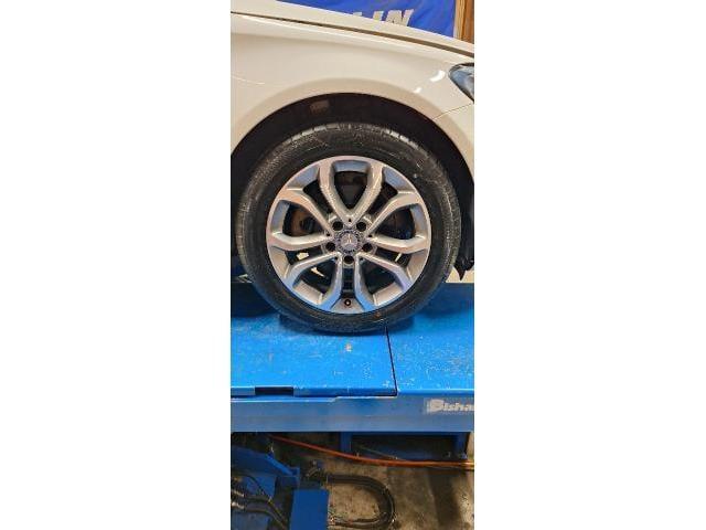 メルセデス・ベンツ Cクラス　タイヤ交換