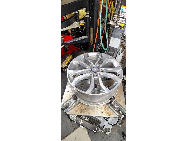 メルセデス・ベンツ Cクラス　タイヤ交換