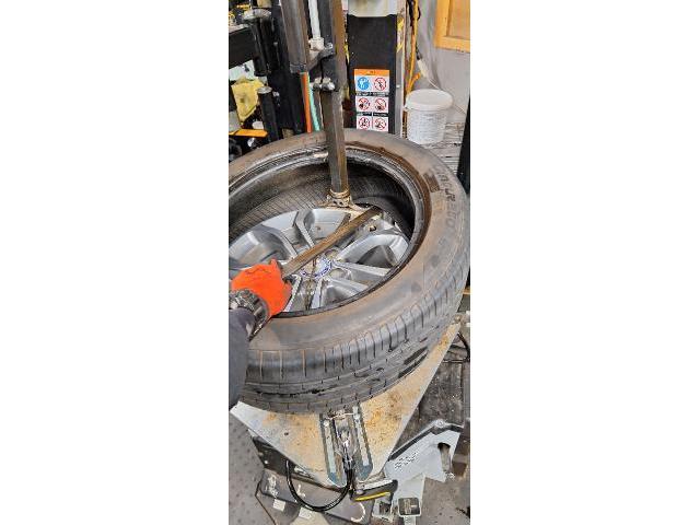 メルセデス・ベンツ Cクラス　タイヤ交換