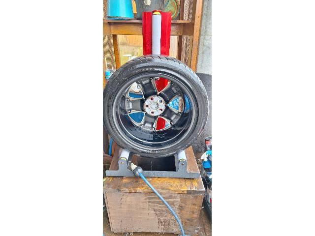 TOYOTA　プリウスPHV　タイヤ交換