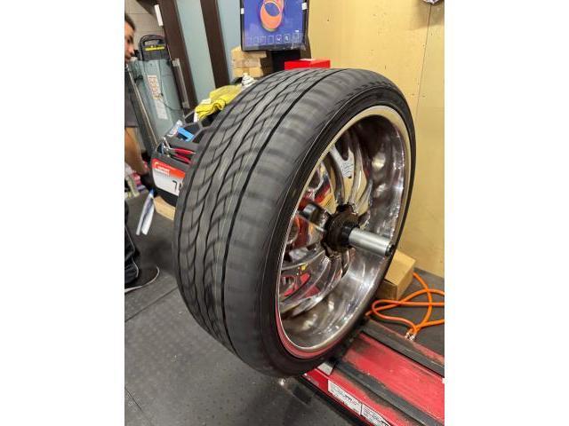 インフィニティ QX56 タイヤ交換